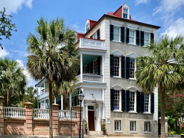 Charleston Single house with side piazza and palmetto trees