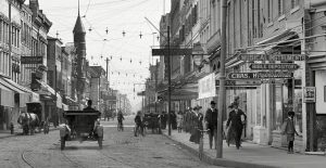 A view of King Street in 1910 showing pedestrians and a motorcar