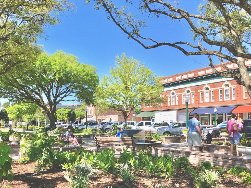 Downtown Summerville streetscape in the Charleston region.
