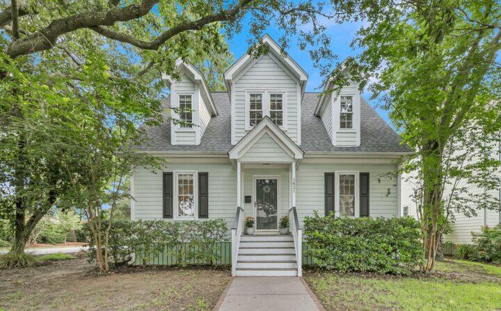 1421 N Point Court exterior
